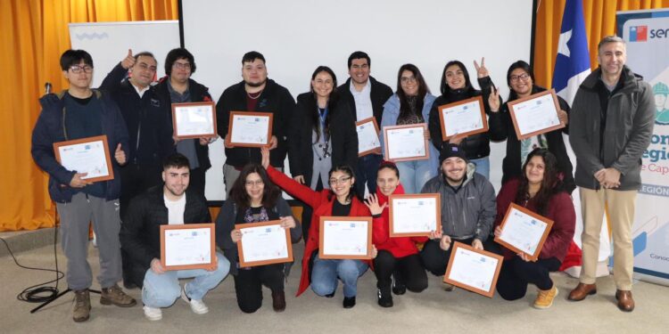 Sence certifica a 20 personas en operaciones portuarias en Puerto Aysén