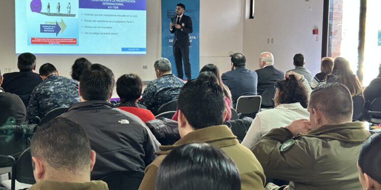 Funcionarios públicos de Aysén participaron en capacitación sobre trata de personas y atención a víctimas