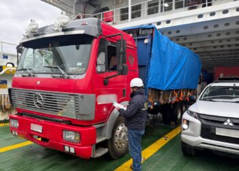 Sernapesca incauta 12.800 kilos de erizo sin acreditación legal durante fiscalización en barcaza Queulat