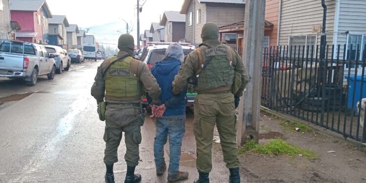 Carabineros detiene a tres prófugos de la justicia en operativo preventivo en Coyhaique