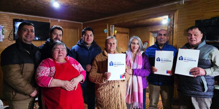 Adultos mayores de Repollal Alto reciben títulos gratuitos de dominio