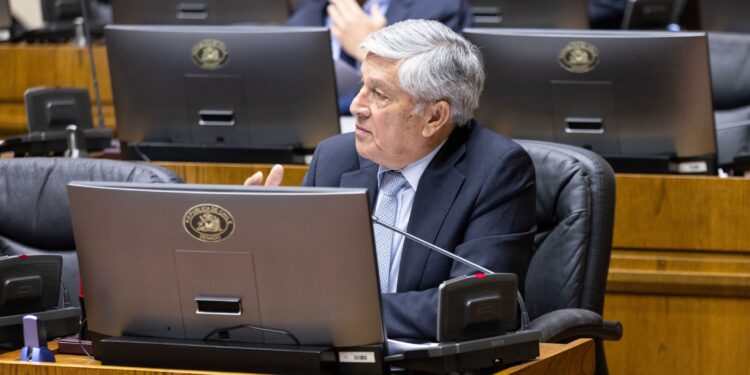 Senador Sandoval llama a Ministerio de Transportes  a implementar servicio complementario entre Quellón y Puerto Cisnes