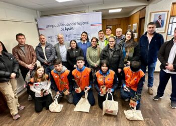 Gobierno reconoce a deportistas de Aysén que obtuvieron medallas en los Juegos Deportivos Escolares 2025