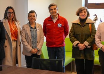 Corporación OncoAysén y Gobierno Regional abordan iniciativas para fortalecer atención oncológica en Aysén