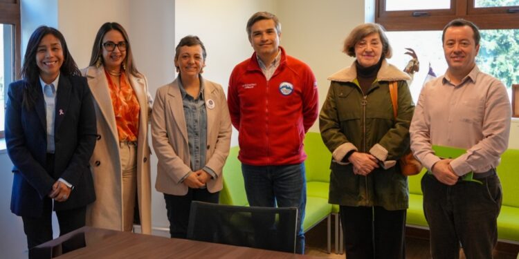 Corporación OncoAysén y Gobierno Regional abordan iniciativas para fortalecer atención oncológica en Aysén