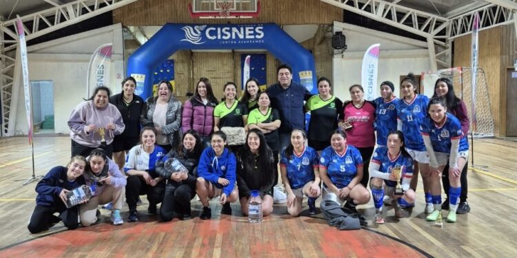 Campeonato regional de futsal femenino reunió a más de 100 deportistas en Cisnes