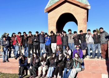 Jóvenes voluntarios revitalizan biblioteca vecinal en Balmaceda con apoyo de INJUV