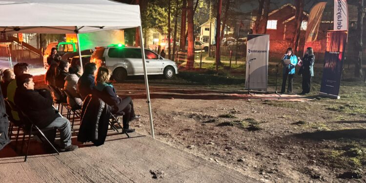 Edelaysen inaugura segunda etapa de iluminación en sector General Bernales de Coyhaique
