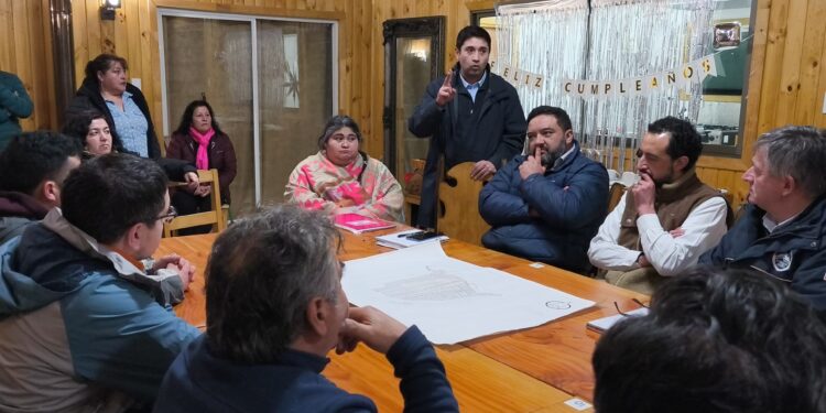 Puerto Aysén: Diputado Calisto se reúne con Comité de Electrificación de Bahía Acantilada y llama al Gobierno a invertir en servicios básicos.