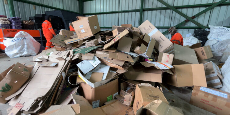 Comercios de Puerto Aysén se suman a iniciativa de reciclaje de cartón impulsada por Empresas Bahamonde
