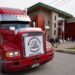 Gobernador de Aysén recibe caravana de transportistas que exige mayor conectividad para el sur de Chile