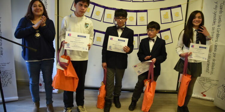 Olivia Zúñiga de Coyhaique obtiene primer lugar en Concurso Cuentos de Invierno 2025