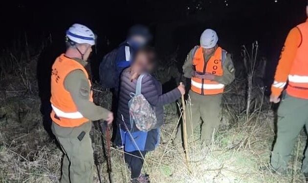 GOPE de Coyhaique rescata a dos personas extraviadas en la cima del cerro Mackay
