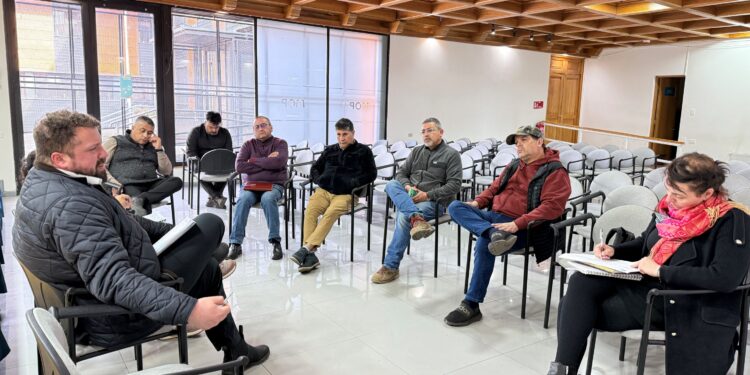 Gremios del transporte en Aysén declaran alerta amarilla por deterioro de conectividad terrestre