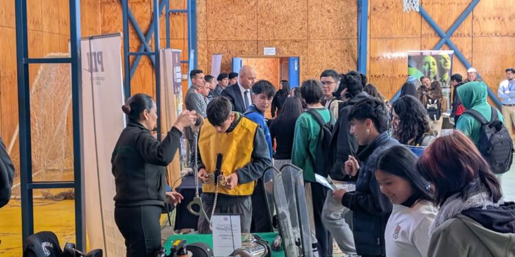 Estudiantes de General Carrera participaron en Feria de Oportunidades 2025