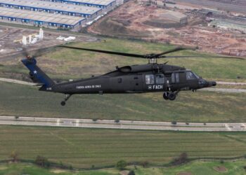 Encuentran helicóptero militar desaparecido en la Patagonia: tres tripulantes con vida y uno fallecido