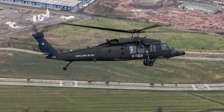 Encuentran helicóptero militar desaparecido en la Patagonia: tres tripulantes con vida y uno fallecido
