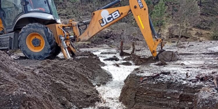 [Actualización mañana del sábado 4 de octubre] Aysén se mantiene bajo alerta por evento meteorológico: cierres de rutas y restricciones en conectividad