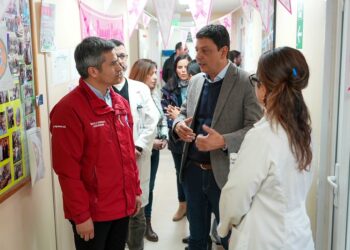 Fundación Arturo López Pérez visita Aysén para fortalecer colaboración en atención oncológica