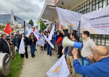 Funcionarios públicos de Aysén se movilizan contra recortes presupuestarios en el FOSIS