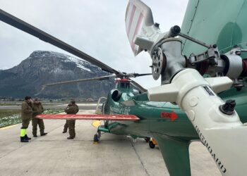 Carabineros realiza traslado aeromédico de paciente renal y suministros médicos en medio de emergencia climática en Aysén