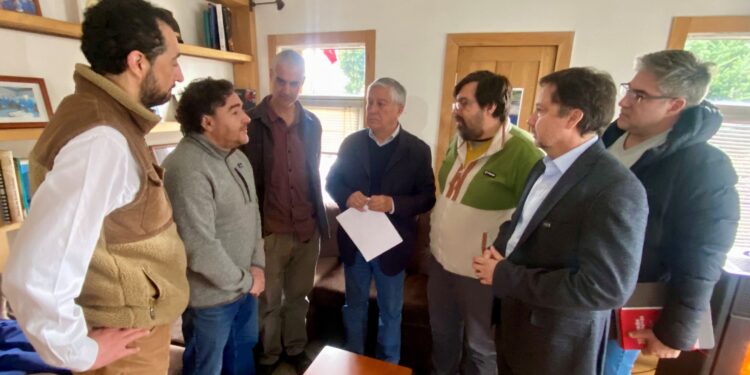 Senador Sandoval se reunió con Cámara Chilena de la Construcción para analizar proyecto de sistemas medianos