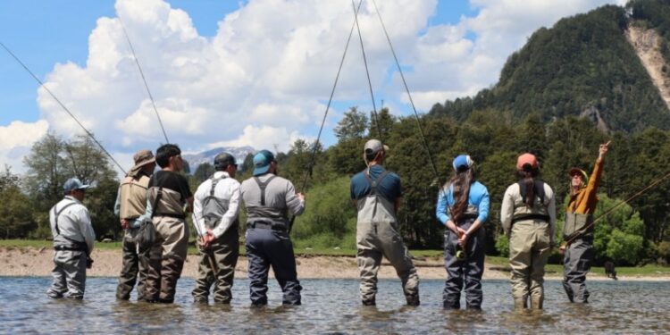 La Confluencia: Coyhaique fue epicentro de talleres de pesca con mosca y actividades de conservación de ríos