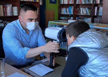 Operativo oftalmológico en Melinka beneficia a más de 70 estudiantes