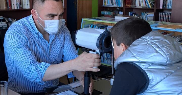 Operativo oftalmológico en Melinka beneficia a más de 70 estudiantes