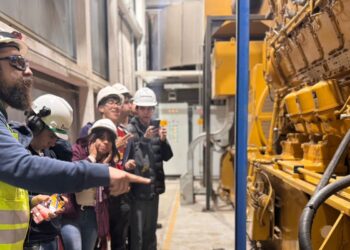 Estudiantes del Liceo Juan Pablo II visitan central térmica Tehuelche en el marco del programa “Liceos Eléctricos”