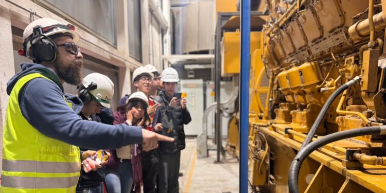 Estudiantes del Liceo Juan Pablo II visitan central térmica Tehuelche en el marco del programa “Liceos Eléctricos”