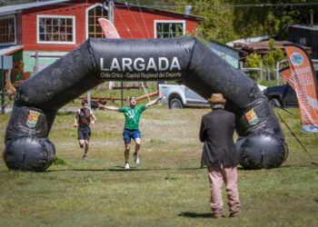 Triatlón “Reto Tehuelche” reunió a deportistas y visitantes en Puerto Guadal