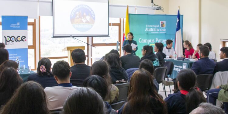 Coyhaique fue sede del primer Torneo de Debates de la Región de Aysén