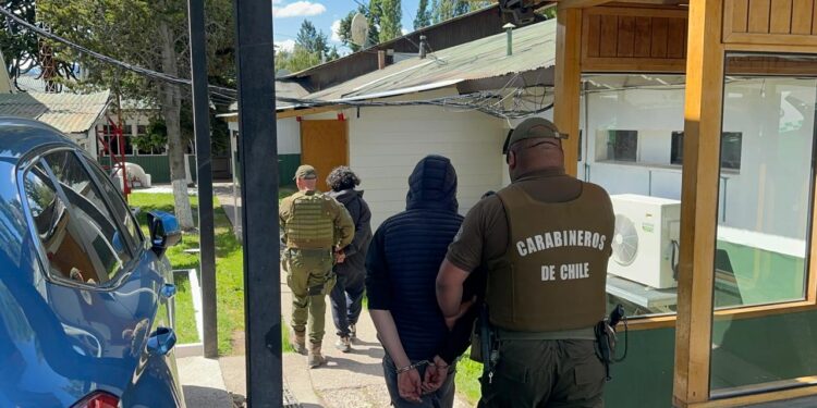 Carabineros detiene a cuatro personas en operativos por robo, armas y drogas