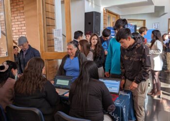 Chile Chico fue sede de la Feria de Empleo, Emprendimiento y Minería #HayVacantes