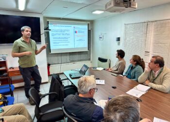 Mesa Técnica analiza propuesta de nueva ruta turística en glaciar Exploradores