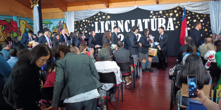 Liceo de Villa Mañihuales celebró la Licenciatura 2025 de sus cuartos medios