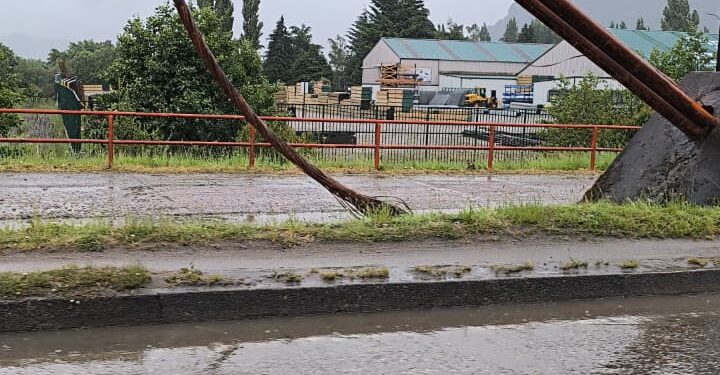Corte de tensor en el puente Presidente Ibáñez de Puerto Aysén obliga a restringir tránsito y activar una extensa contingencia que podría durar un año