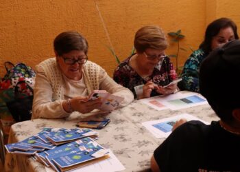 Tecnología y adultos mayores: una herramienta clave para fortalecer autonomía, bienestar y participación social