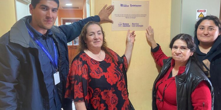 Edelaysen fortalece espacio comunitario con electrificación de sede vecinal en Puerto Chacabuco