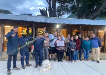 Edelaysen impulsa el emprendimiento local con iluminación de sede de artesanas en Villa Mañihuales