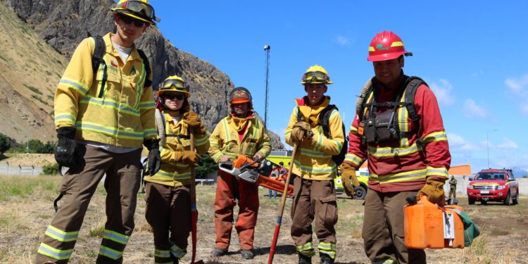 Autoridades refuerzan llamado a prevenir incendios forestales ante altas temperaturas en Aysén