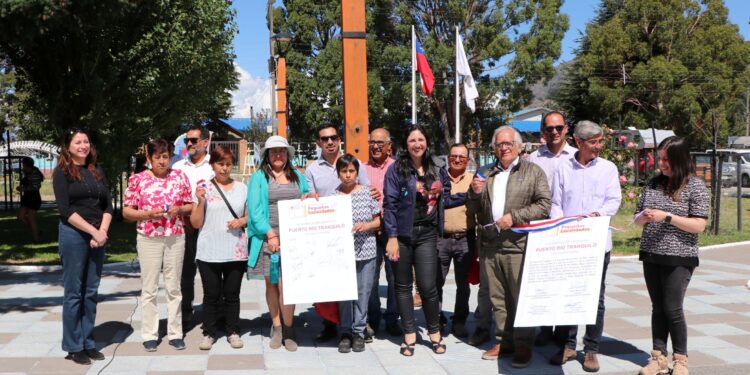 Lanzan Programa para Pequeñas Localidades e inauguran mejoramiento de la plaza de Puerto Río Tranquilo