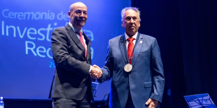 Universidad de Aysén inviste al Dr. Víctor Cubillos como nuevo rector para el período 2026–2030