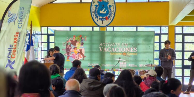 Programa “Actívate en Vacaciones” finalizó en Puerto Cisnes con muestra de talleres