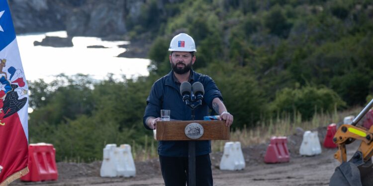 Presidente Gabriel Boric desarrolla intensa agenda en Aysén con énfasis en salud y seguridad