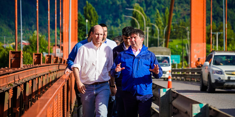 Futuro ministro de Obras Públicas compromete apoyo prioritario para reparación del puente Presidente Ibáñez