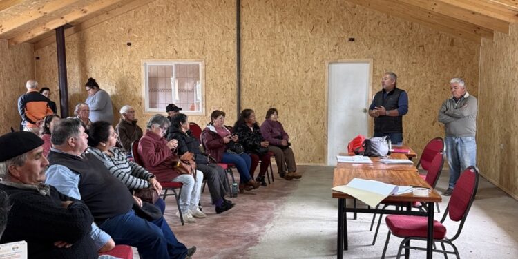 El renacer de Lago Pollux: tras dos décadas de abandono, la ex escuela rural se transforma en el nuevo corazón cívico y sanitario del sector