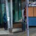 Cámaras de seguridad permiten detener a tres adolescentes por intento de incendio en kiosco de Coyhaique