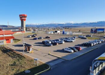 Las dos caras del tráfico aéreo: el auge de los vuelos internacionales contrasta con una caída nacional que alerta a las zonas aisladas